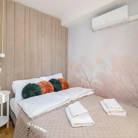 아파트 Ecru Inflancka Modern With Balcony Wwa47 *