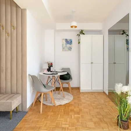 Ecru Inflancka Modern With Balcony Wwa47 Apartmán Varšava