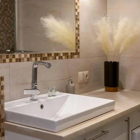 Ecru Inflancka Modern With Balcony Wwa47 Apartmán