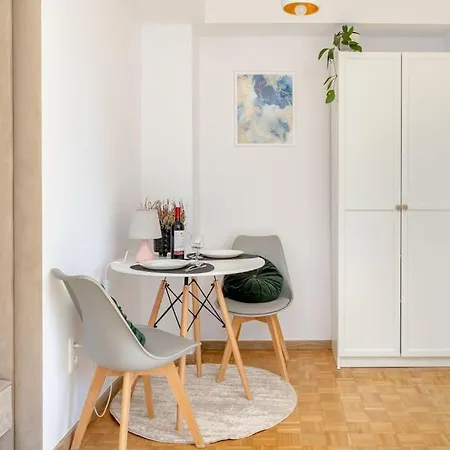 Ecru Inflancka Modern With Balcony Wwa47 * Warszawa