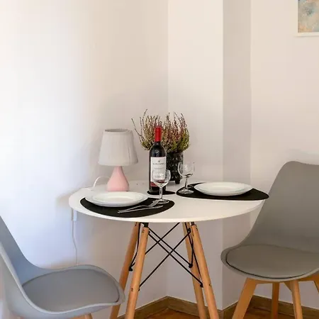 アパート Ecru Inflancka Modern With Balcony Wwa47 ワルシャワ